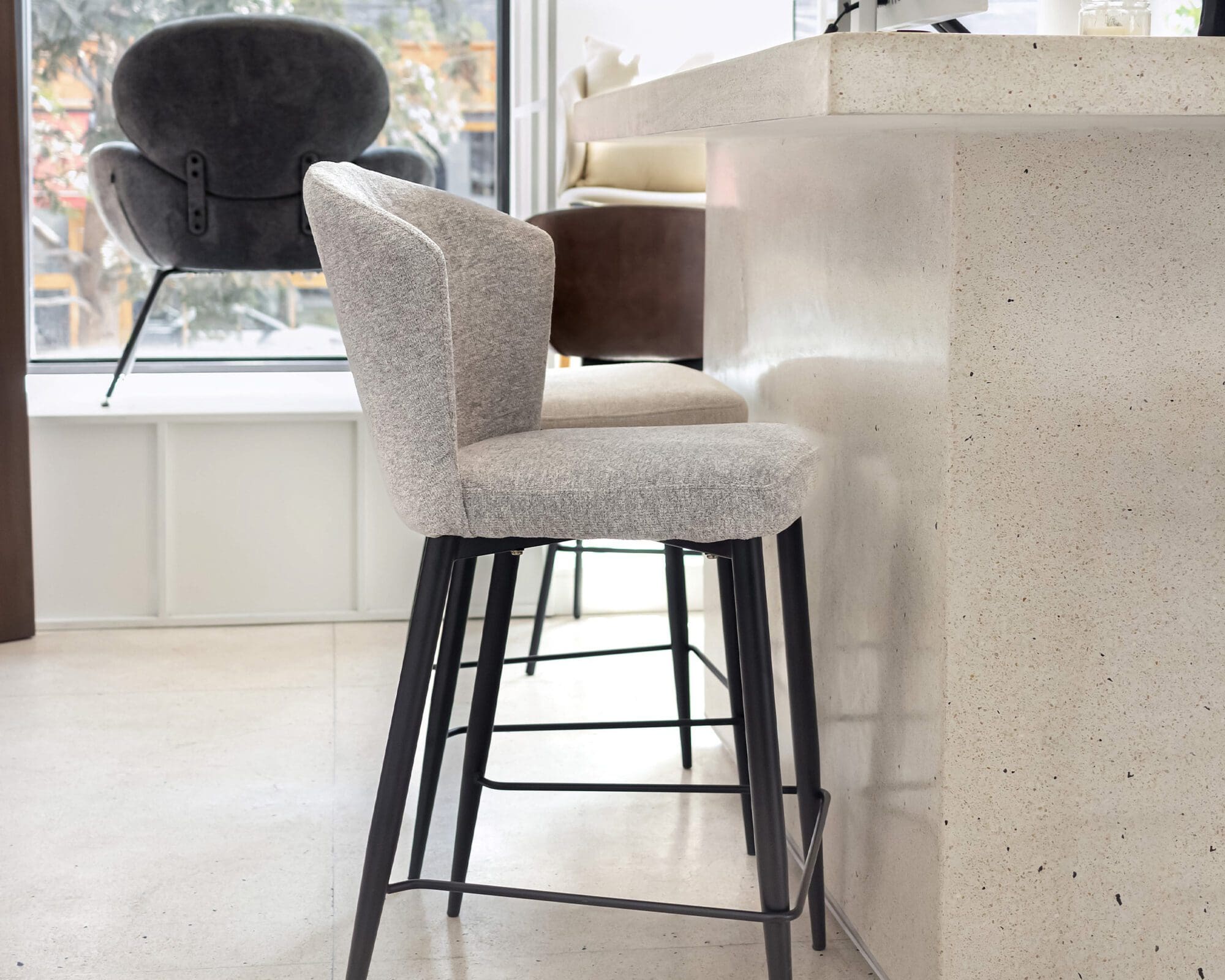 Silla Alta Para Barra Dhuli Beige Con Respaldar Bar