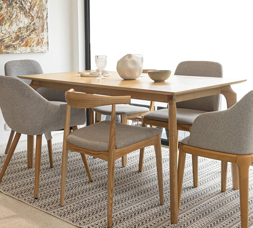 MESA DE MADERA MARRÓN CLARO JOHCO