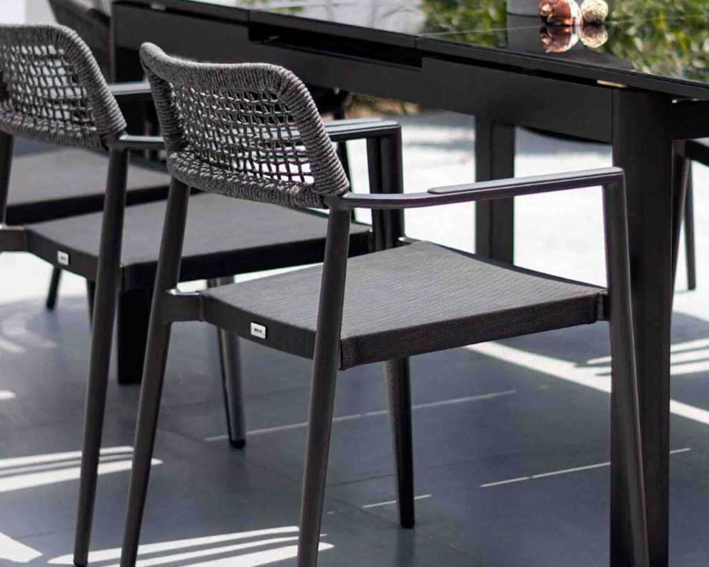 Sillas de terraza altas vs. Bajas ¿Cuál es la mejor opción para ti?