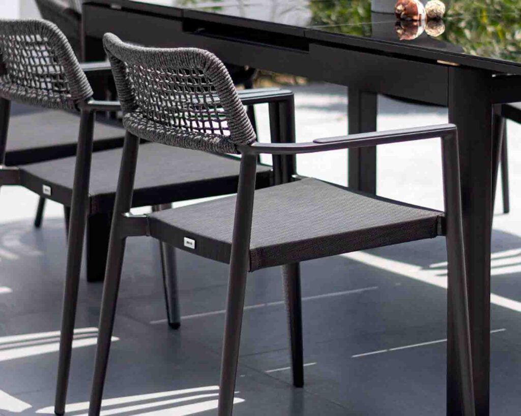Sillas de terraza altas vs. Bajas ¿Cuál es la mejor opción para ti?